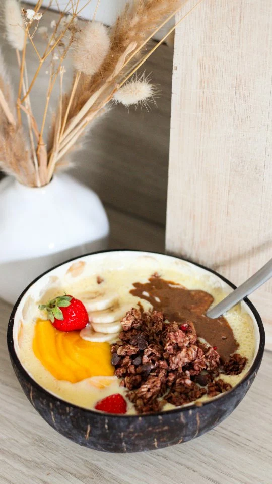 ⬇️ La recette juste ici ⬇️

- 1 pot de fromage blanc
- 1 verre de lait
- 50g de mangue
- 1/2 banane
- 1 poignée du muesli de ton choix
- tu peux ajouter une c.c de purée de noisette.

Et le tour est joué 😉
Bon appétit 🌸

#dietetiquesportive #recettesportive #ideerecette #breakfastclub #breakfastideas